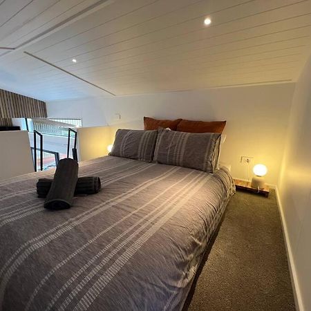 Alpine Chalet - Views, Fire-Pit, Central, Cosy Wanaka Exterior foto
