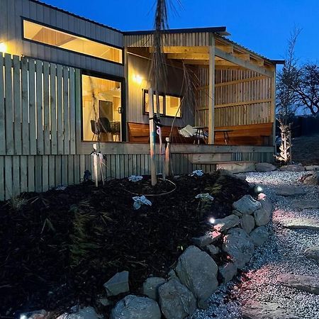 Alpine Chalet - Views, Fire-Pit, Central, Cosy Wanaka Exterior foto