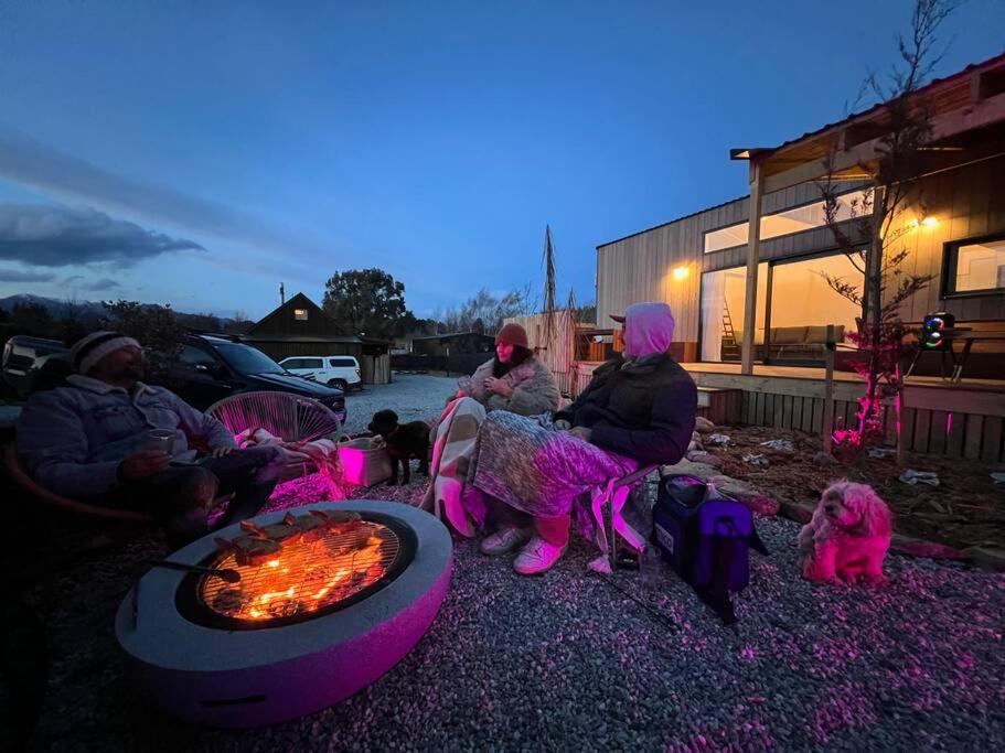 Alpine Chalet - Views, Fire-Pit, Central, Cosy Wanaka Exterior foto