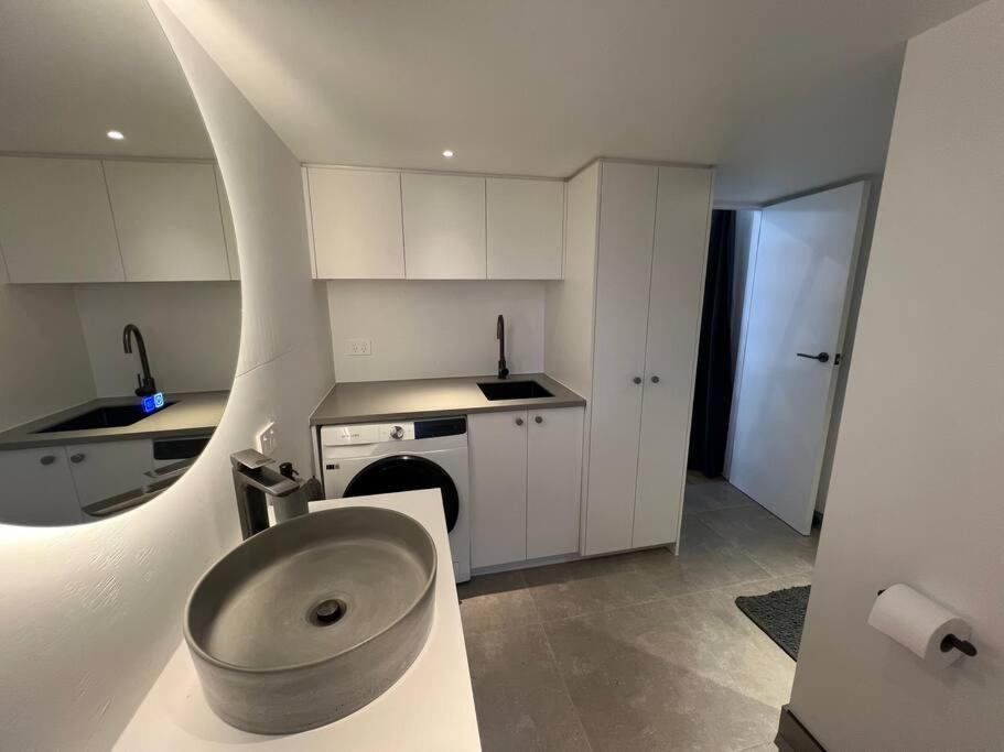 Alpine Chalet - Views, Fire-Pit, Central, Cosy Wanaka Exterior foto