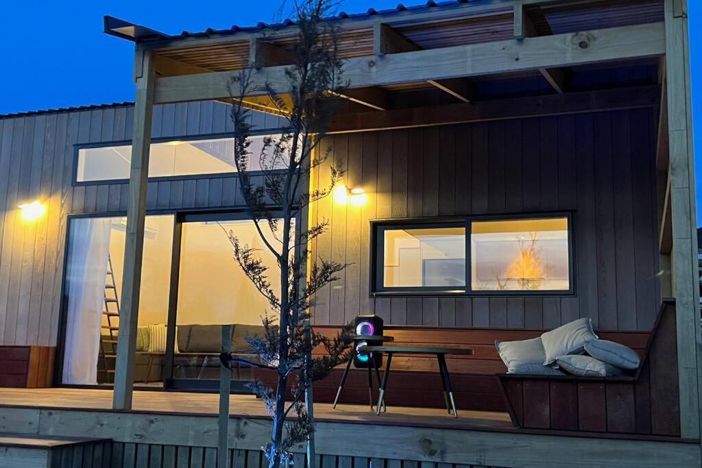 Alpine Chalet - Views, Fire-Pit, Central, Cosy Wanaka Exterior foto
